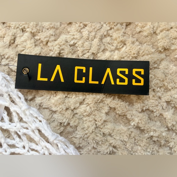 Brand New White Crocheted Beach Coverup L/XL - Picture 4 of 7